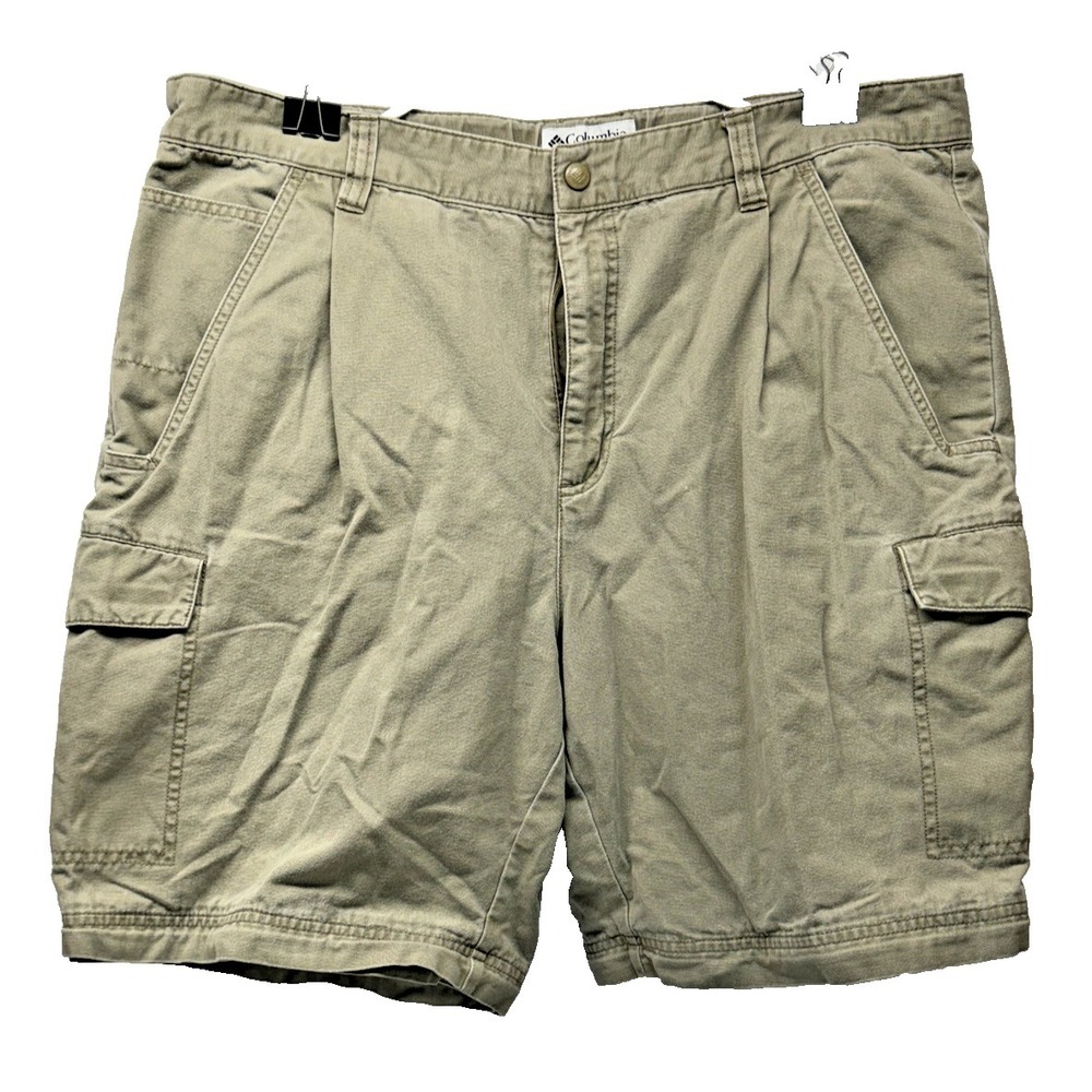 Columbia Men's Beige‎ Khaki Cargo Shorts. Size 38x8